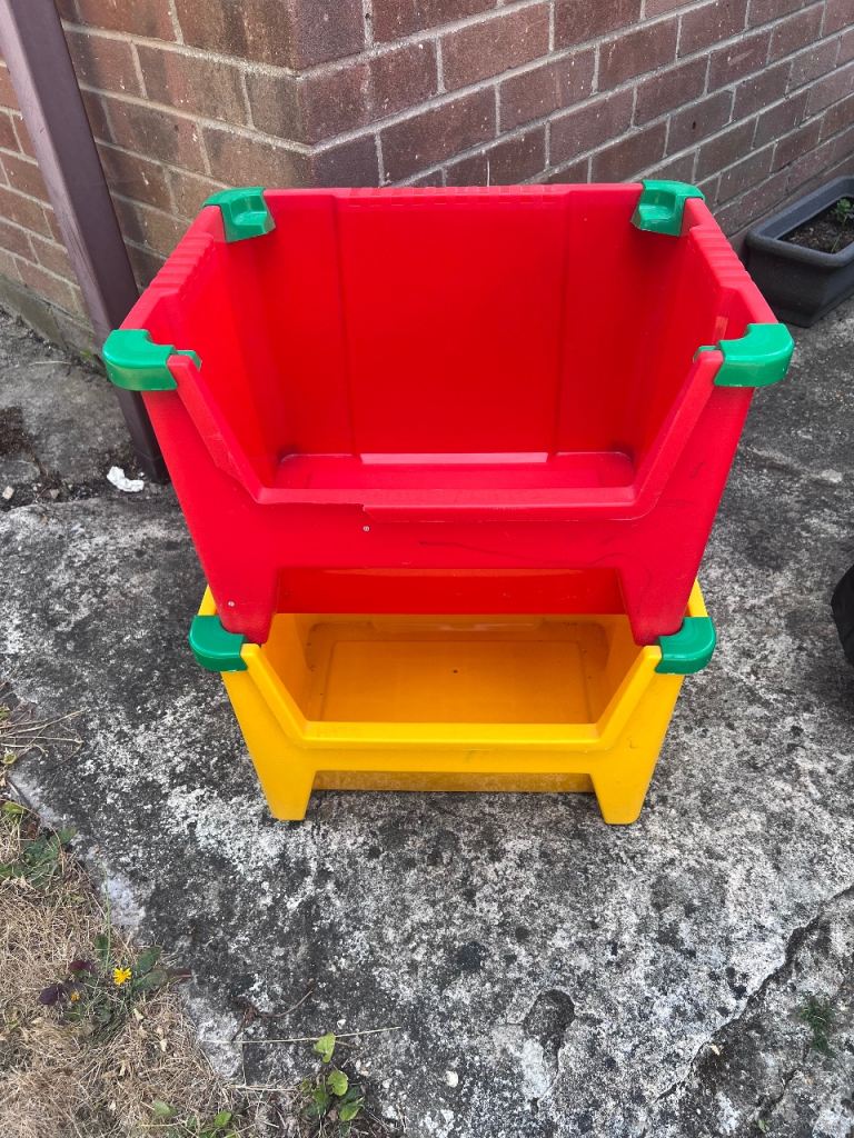 Free stackable storage boxes 