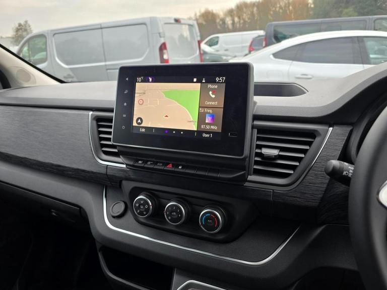 RENAULT TRAFIC LL30 LWB EXTRA SPORT 6 SEAT CREW VAN AUTO GEARBOX  ** BRAND NEW**