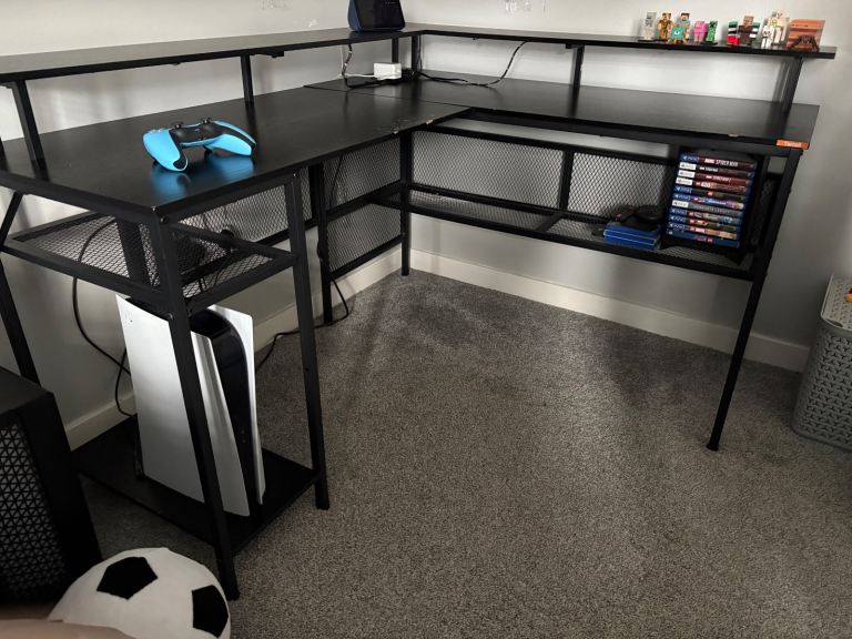 Large gaming desk