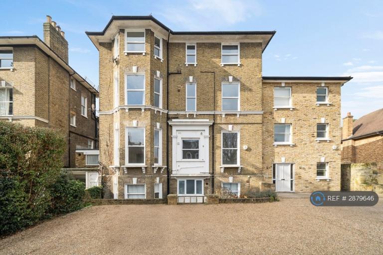 3 bedroom flat in Kidbrooke Park Road, London, SE3 (3 bed) (#2879646)