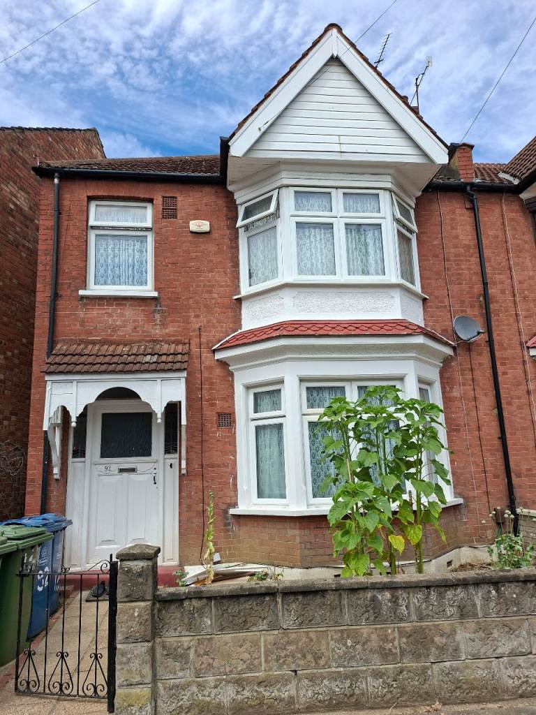 DOUBLE ROOM TO LET