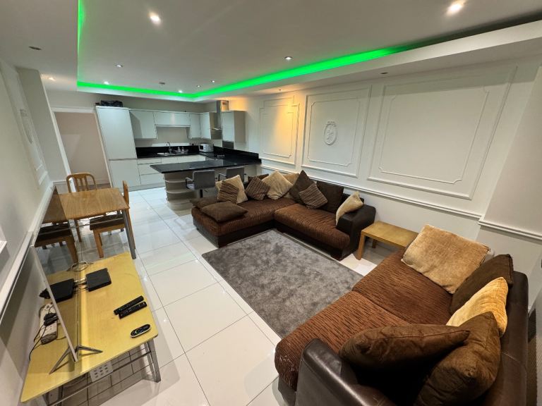 Modern 2 bedroom flat to rent - All bills included !