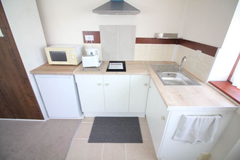*INCL ALL BILLS* SELF CONTAINED STUDIO WITH PARKING- ISLEWORTH TWICKENHAM HOUNSLOW RICHMOND