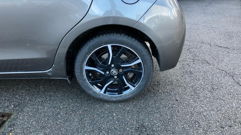 2017 Toyota Yaris 1.33 VVT-i Design 5dr Petrol Hatchback Hatchback Petrol Manual