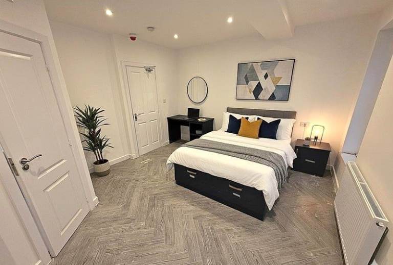 Large Studio/Room with Private Kitchenette Available All Bills Included-SK5