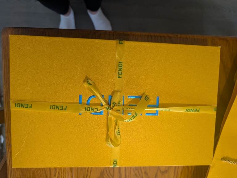 Women Fendi scarf 
