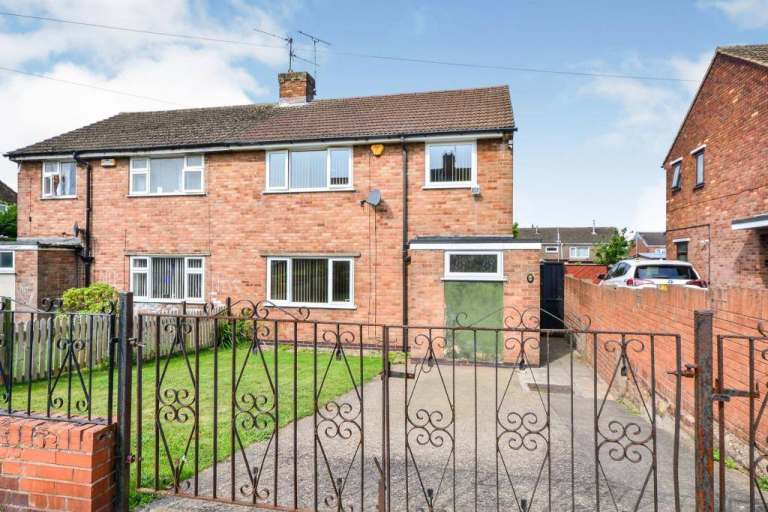 3 BEDROOM SEMI-DETACHED HOUSE FOR RENT