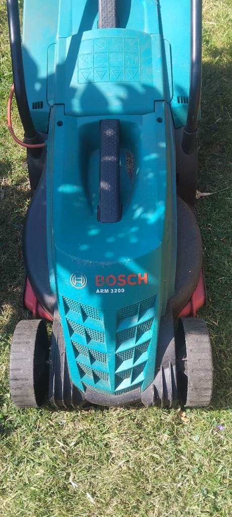 Bosch Rotak 3200 Electric Lawnmower – Good Condition