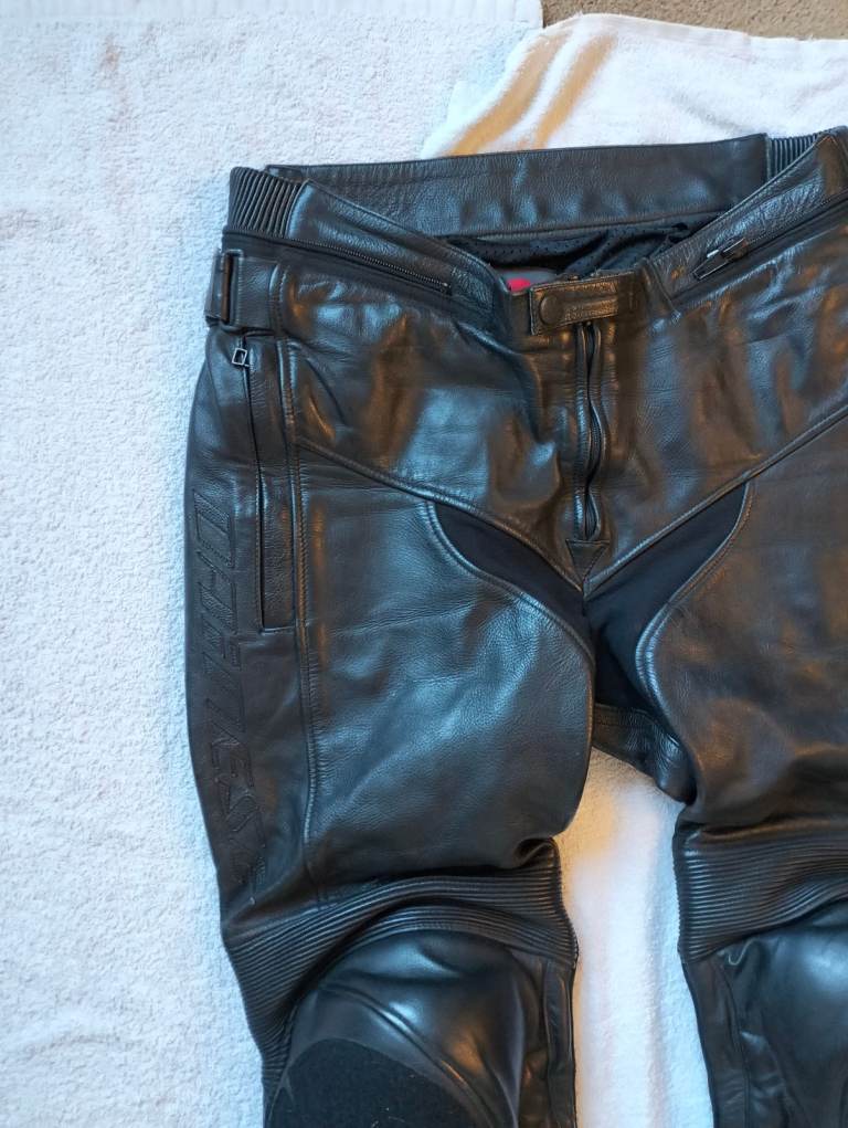Dainese Mens Motorcycle Leather Trousers S 32" W EU 50 shin & knee armour