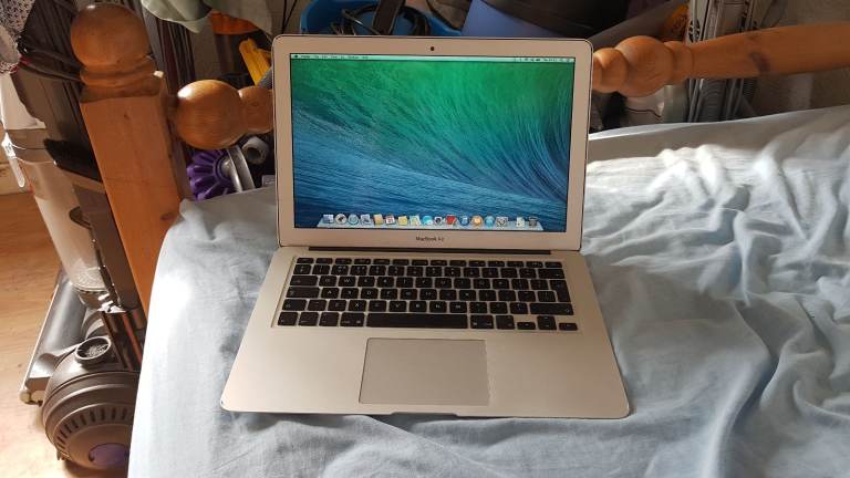 apple macbook air osx yosemite a1466 proessor intel core i5 1.4ghz 4g memory intel h