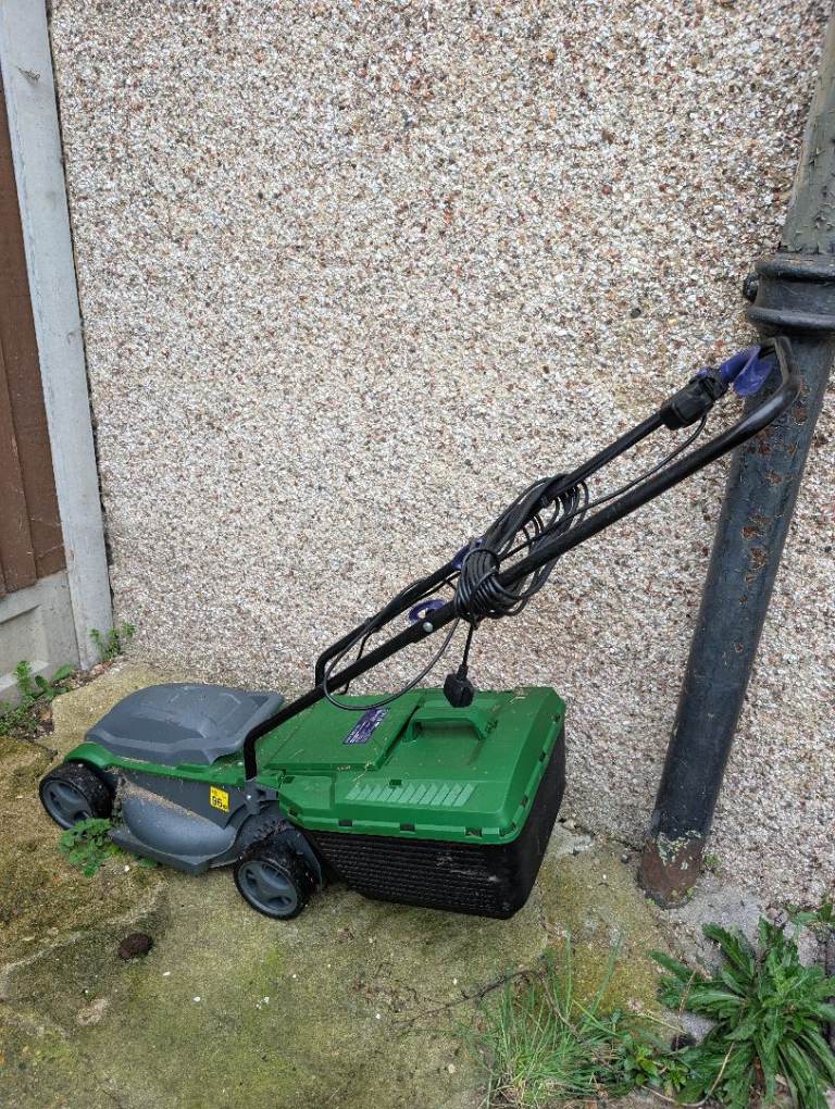 Electric lawnmower