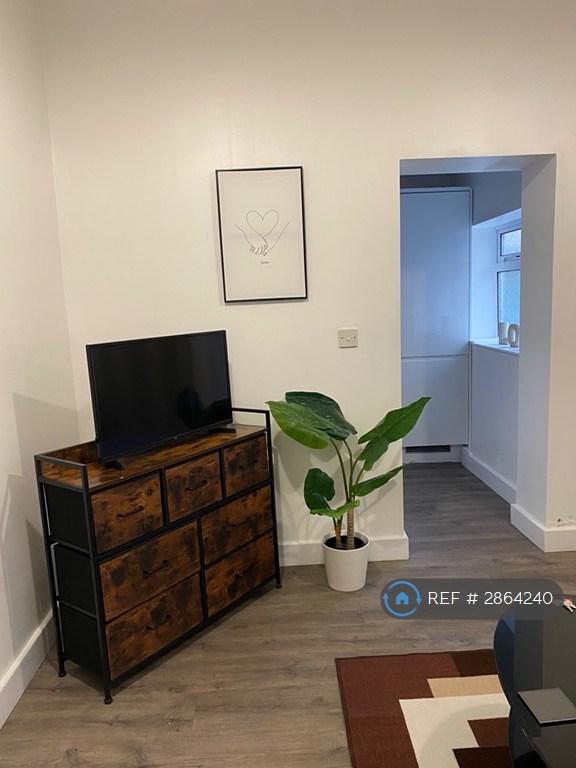 1 bedroom flat in Lord Street, Blackpool, FY1 (1 bed) (#2864240)