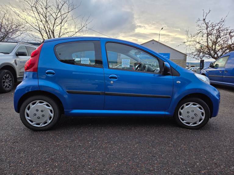 Peugeot, 107, Hatchback, 2011, Manual, 998 (cc), 5 doors