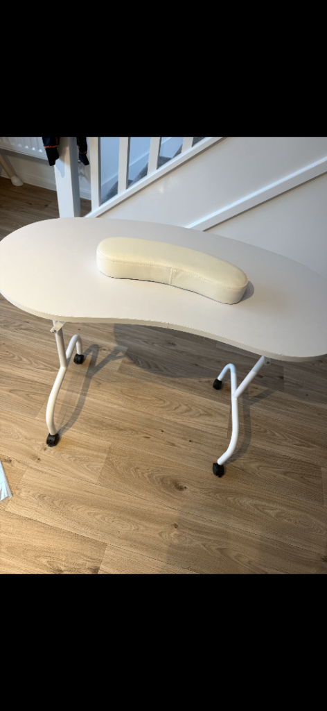 Nail table 
