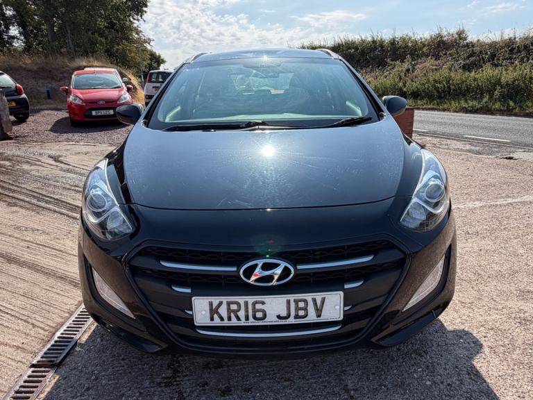 Hyundai i30 1.6 CRDi Blue Drive SE 5dr 11 SERVICE STAMPS, ?20 TAX Diesel