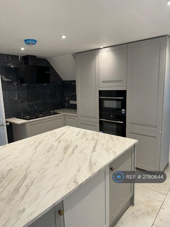 4 bedroom house in Malvern Close, Woodley, Reading, RG5 (4 bed) (#2780644)