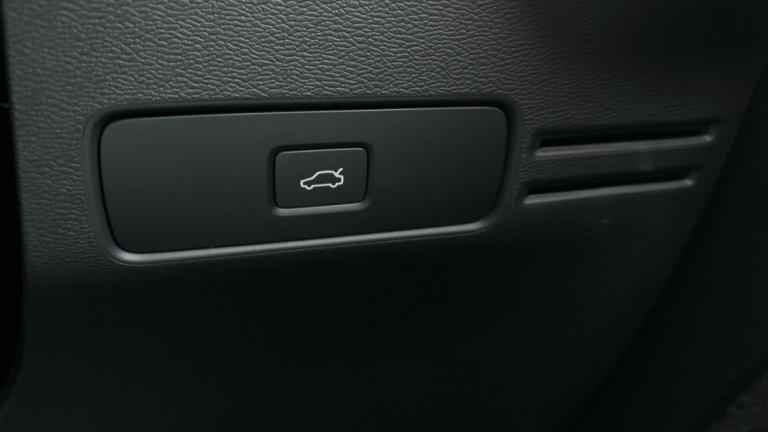 2025 Volvo XC40 Ultra, B4 Mild hybrid, Petrol, Dark Estate Petrol Automatic