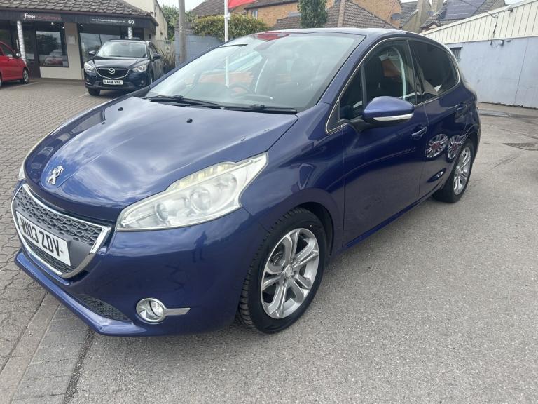 PEUGEOT 208 1.2 VTi Allure 2013
