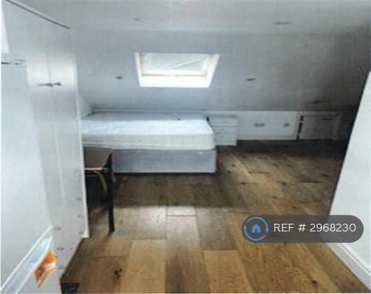 Studio flat in High St North, London, E12 (#2968230)
