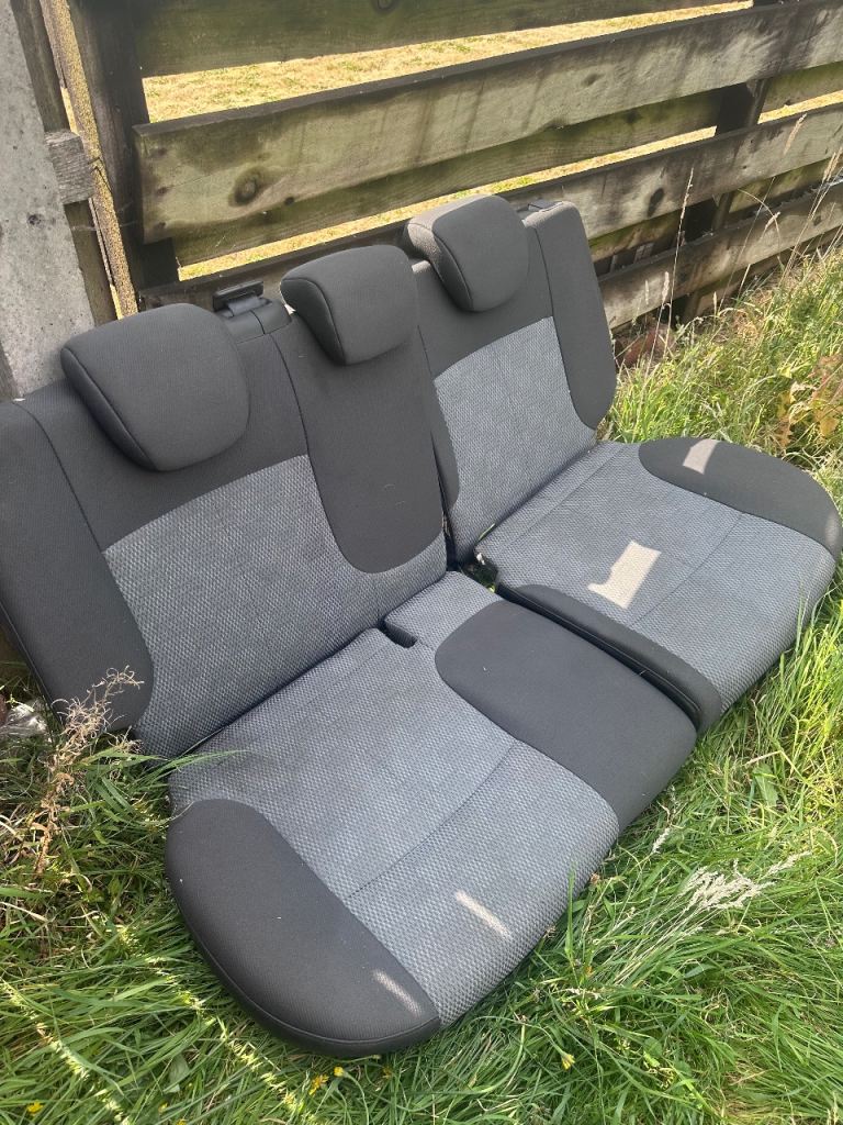 2004 Kia PICANTO back seats
