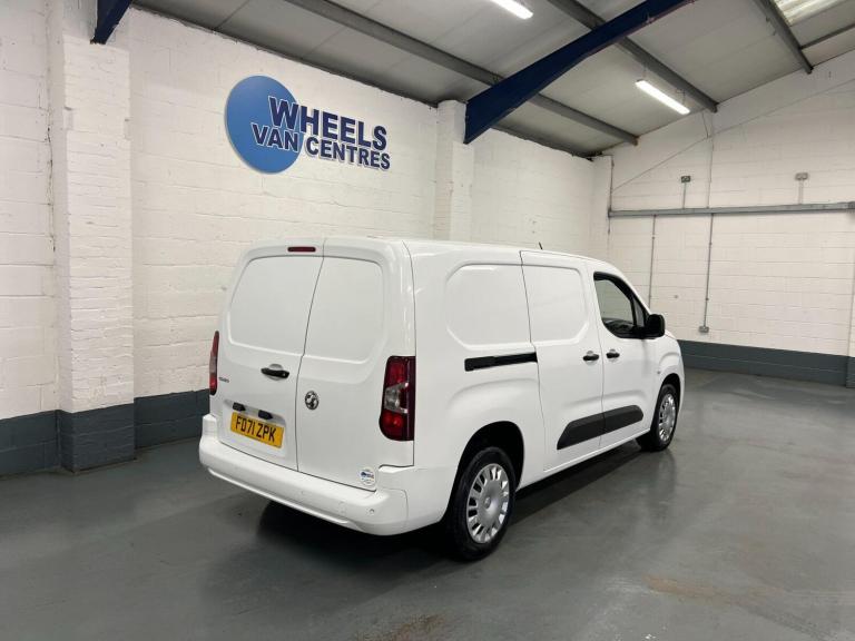 2022 Vauxhall Combo Combo 1.5 Turbo D 2300 Sportive L2 H1 Euro 6 4dr Panel Van Diesel Manual