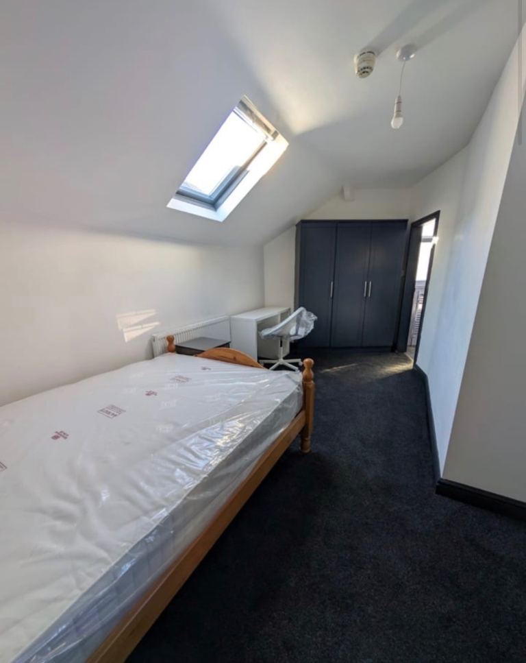 1-Bedroom Furnished Flat — Leeds City Centre (LS3)