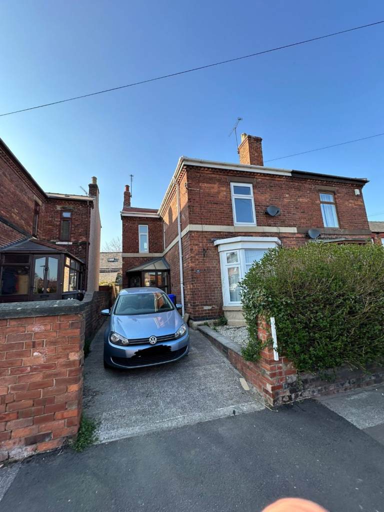 3 bed semi detached house  in Nottingham