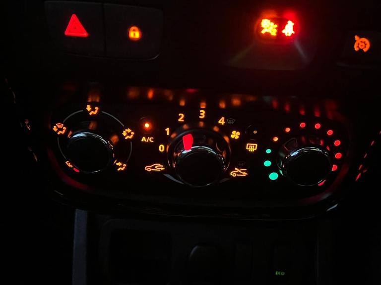 2015 Dacia Duster 1.5 dCi 110 Laureate 5dr HATCHBACK Diesel Manual