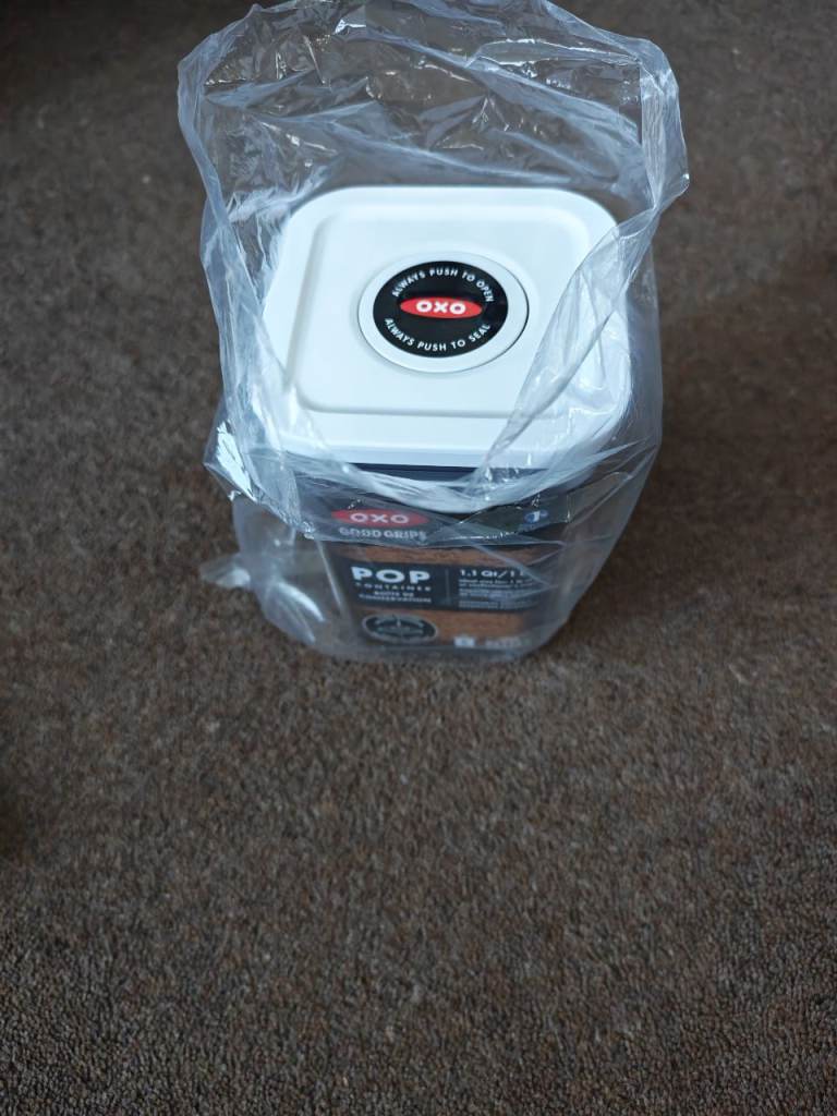 New oxo pop square kitchen storage container, clear 1L.
