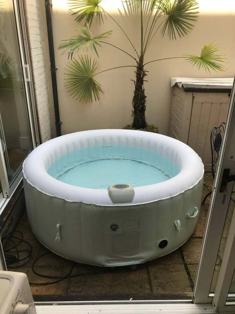 CleverSpa hot top, bought 2 years ago, used 3 times, need cleaning, no punctures.