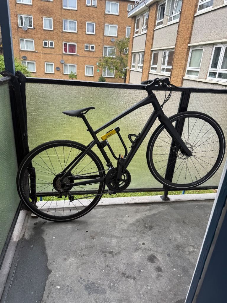 SPECIALIZED SIRRUS 4.0 HYBRID BIKE like new used once 