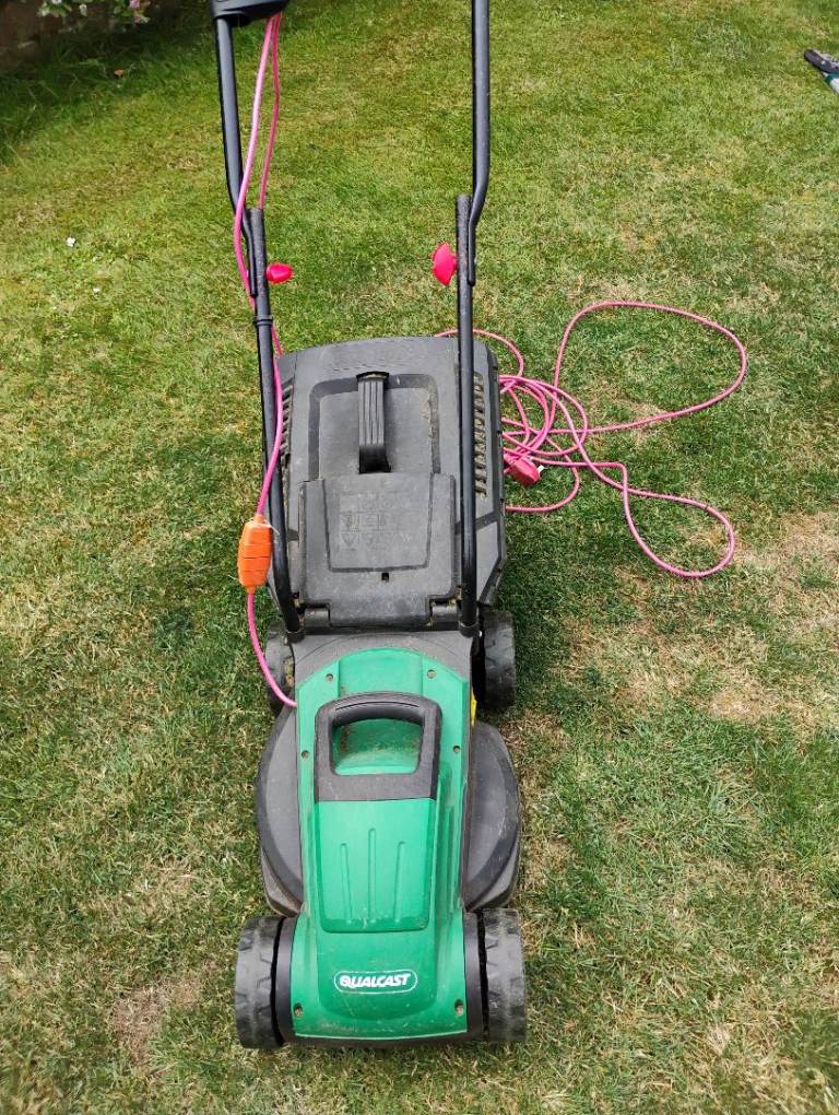 Qualcast Electric Lawnmower with Grass Box – Good Condition