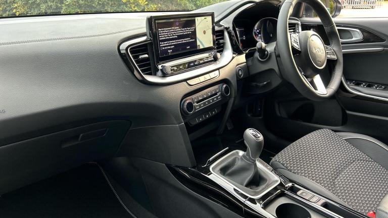 2025 Kia XCeed 1.5 T-GDi MT 3 HATCHBACK Petrol Manual