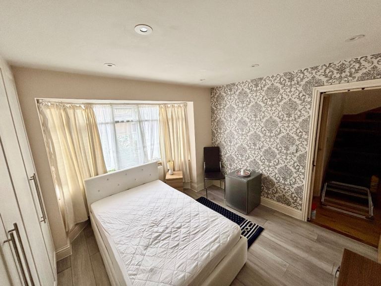 *** Double Room - Address: Cedar Avenue, Enfield EN3