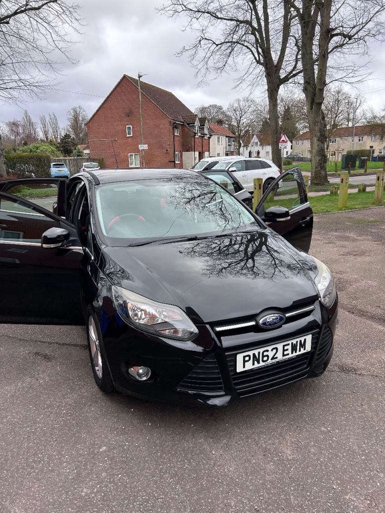 Ford, FOCUS, Hatchback, 2012, Manual, 998 (cc), 5 doors