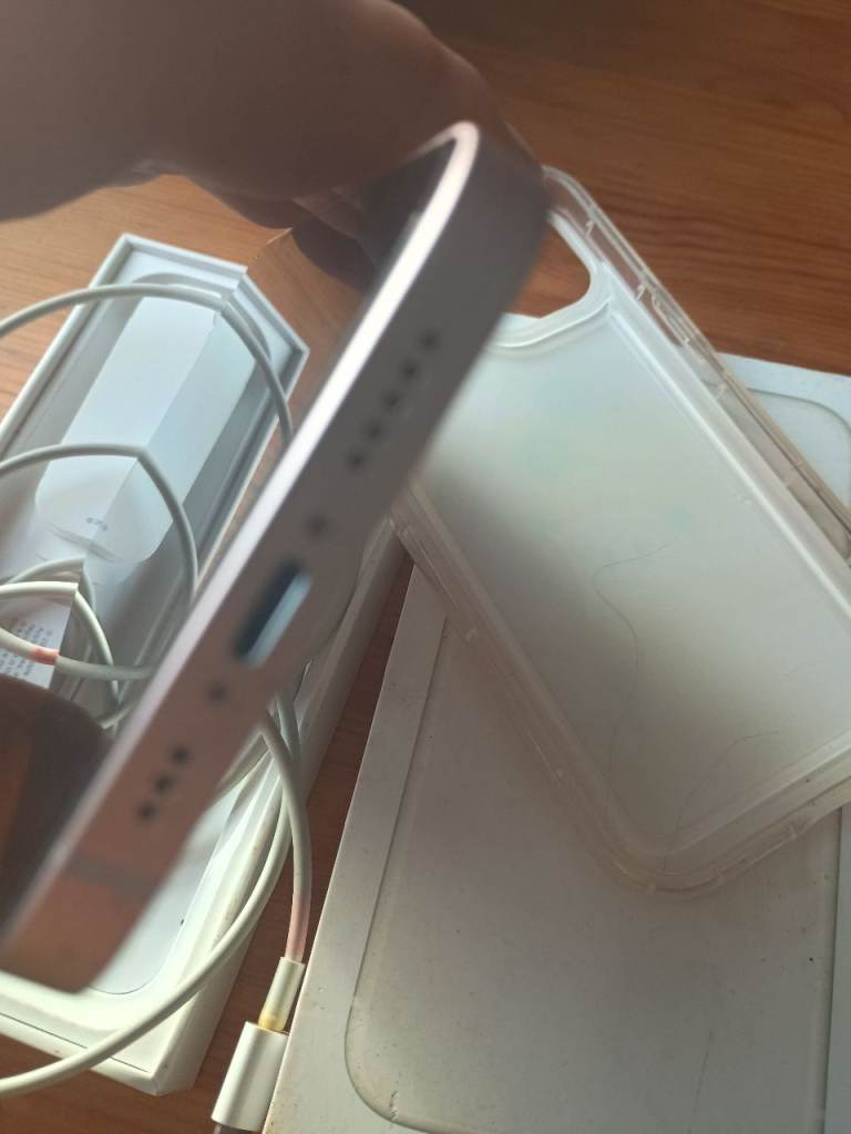 iPhone 13 SIM free 128 gb