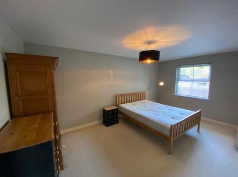 Large Double Room with Gated Parking in Didsbury 