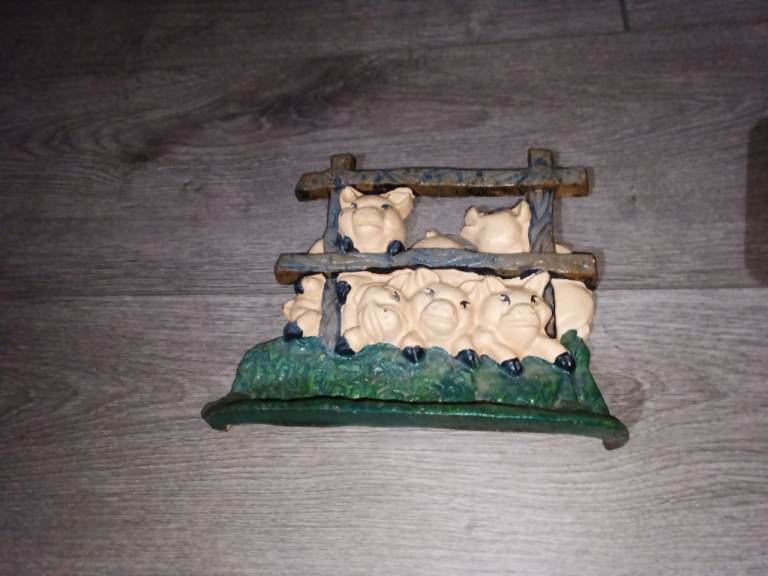 Cast Iron Pigs Ornament 