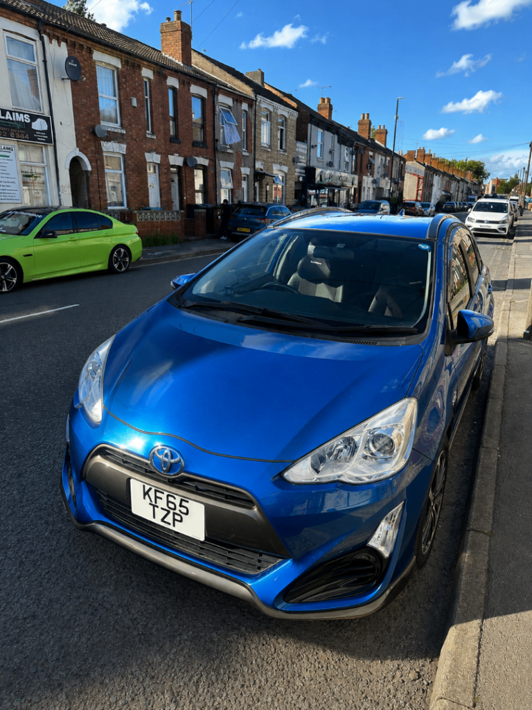 Toyota, AQUA HYBRID AUTO, 2015, 1496 (cc)