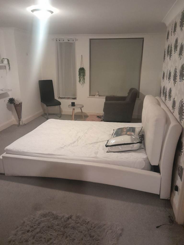 Large Attractive double room to let