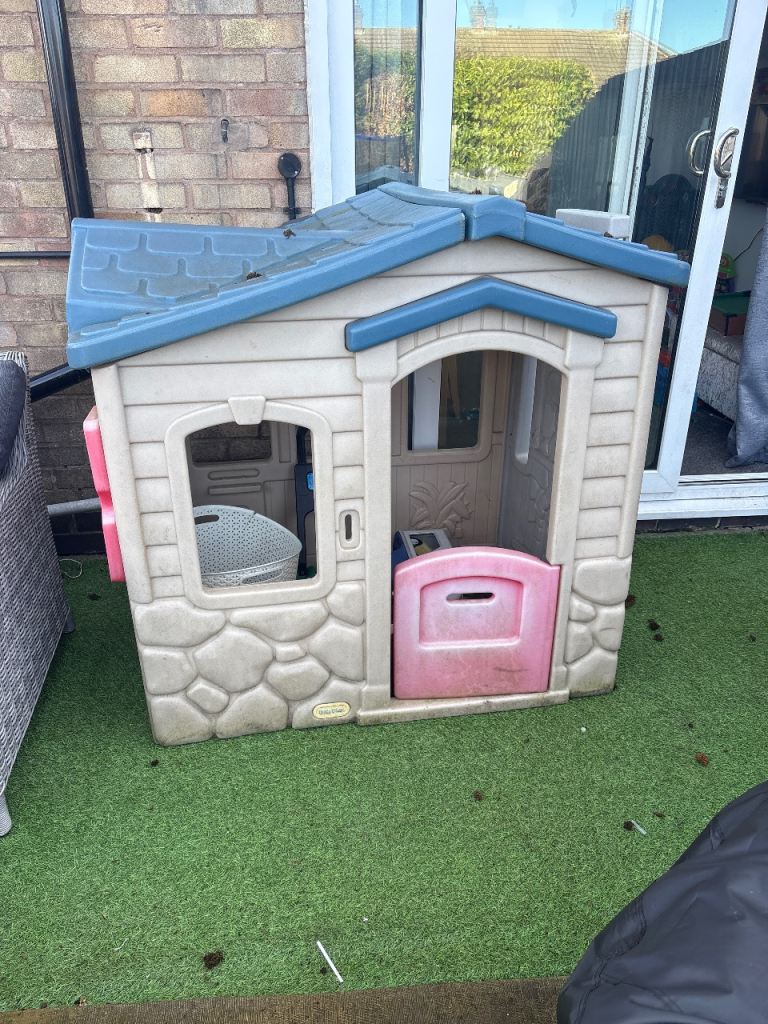 Little tiles play house