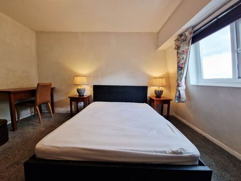 Bright, Fully Furnished King Room in Wimbledon/Colliers Wood (SW19)