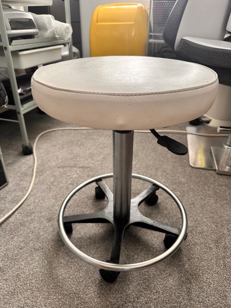 Adjustable White Swivel gas lift Stool with Wheels – Good Condition