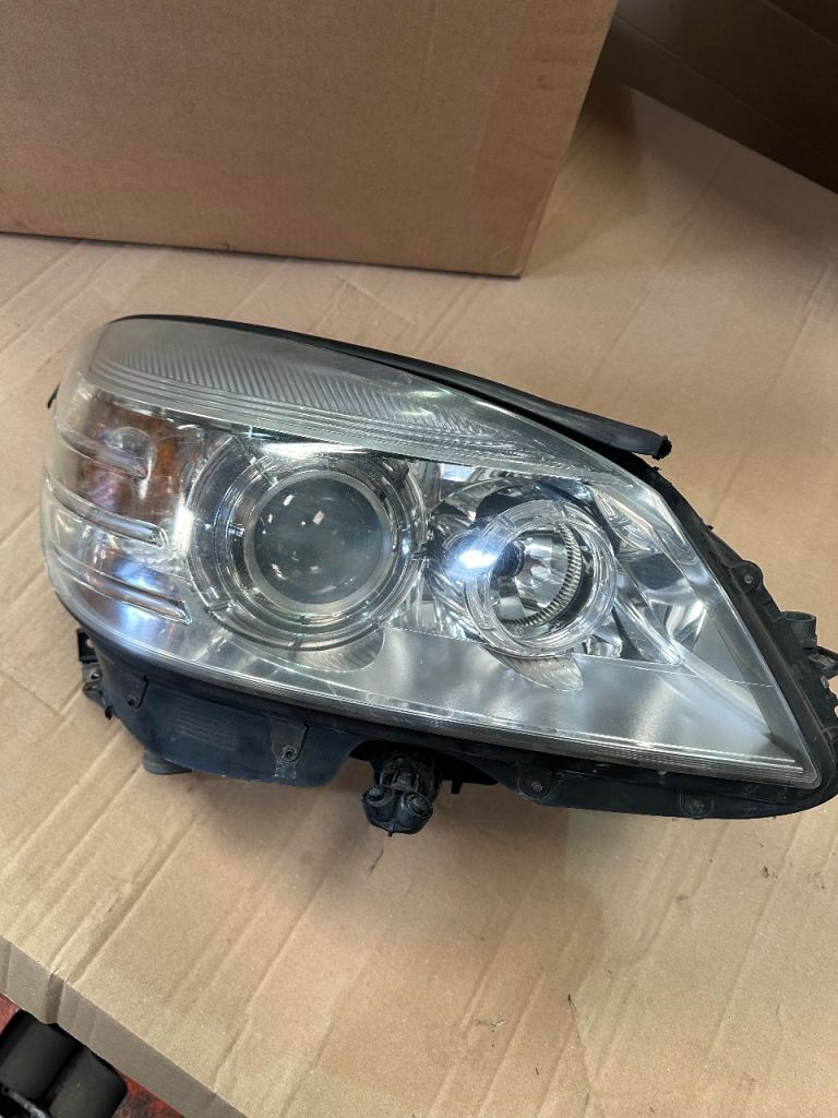 Mercedes-Benz C class 2011 front headlight