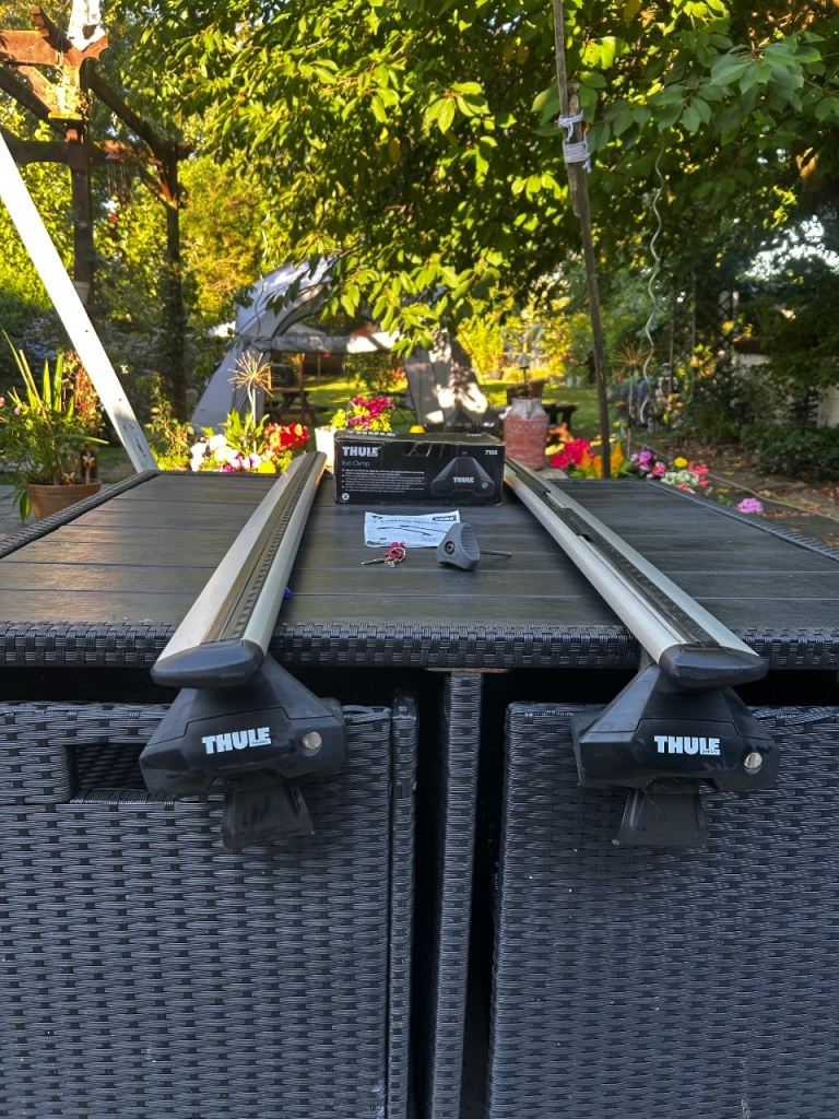 Thule Evo Wingbar 140cm Aluminium roof bars with Thule fitting kit