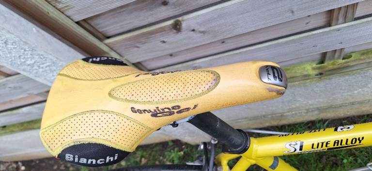 Road bike Bianchi 23in wheels 