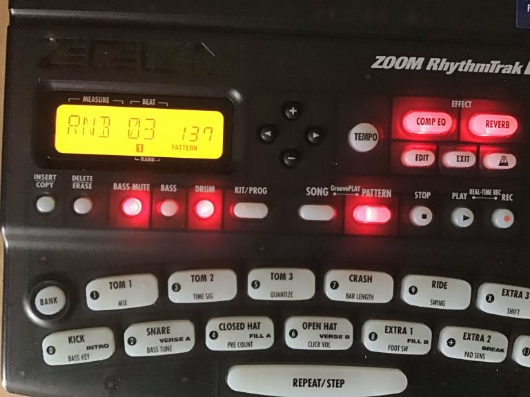 ZOOM RT-223 DRUM MACHINE
