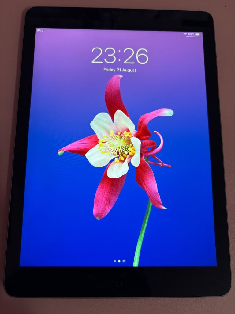 Apple iPad Air (MD785KN/B) - Grey, Excellent Condition