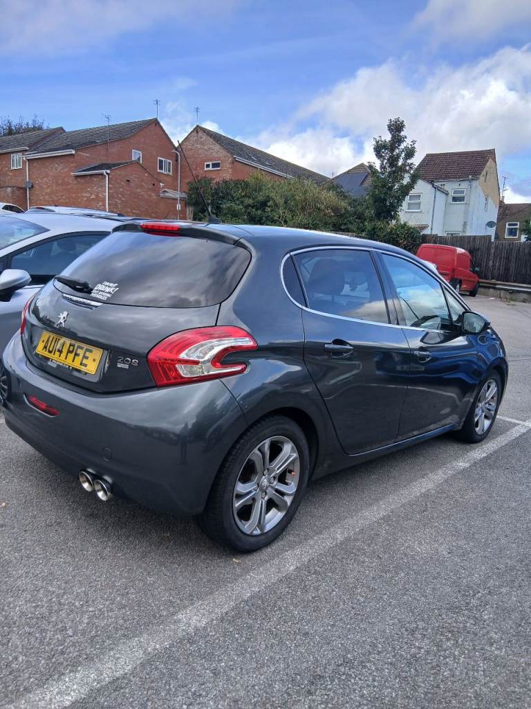 Peugeot 208 ehdi 1.6 2014 see details
