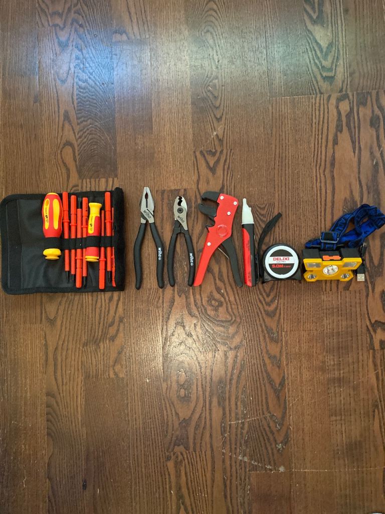 Electrician Tool Kit 500V VDE Screwdrivers Wiha Pliers Wire Stripper Headlamp